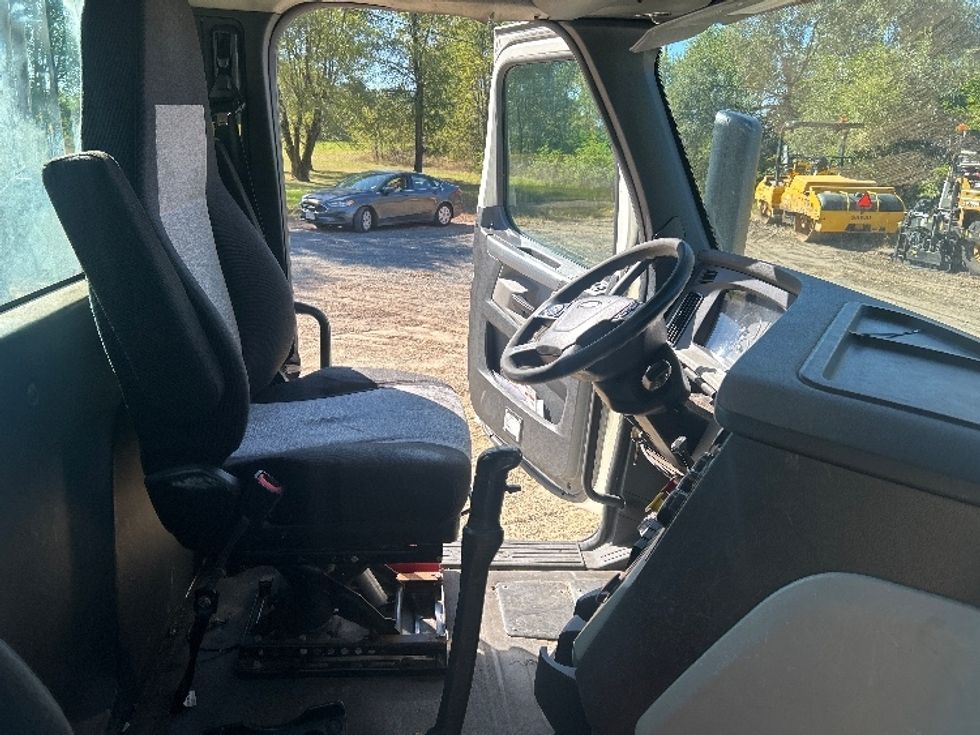 Day Cab Tractor-Heavy Duty Tractors-Freightliner-2019-T12642ST-Brooklyn Park-MN-445,505\n\t\tmiles-$ 25,000 - Image 14