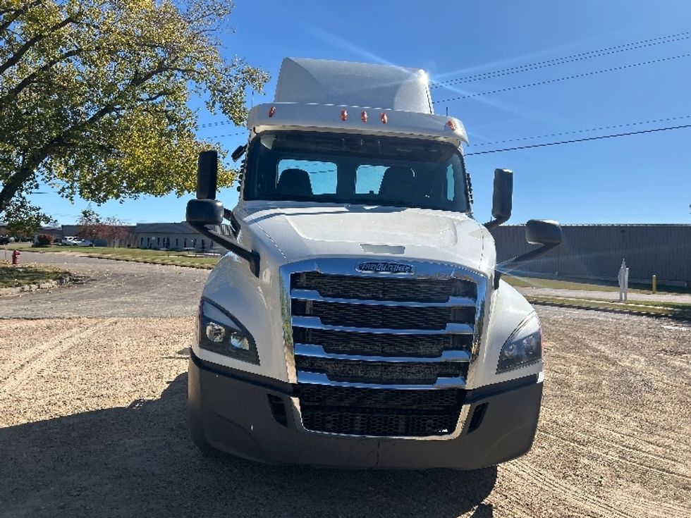 Day Cab Tractor-Heavy Duty Tractors-Freightliner-2019-T12642ST-Brooklyn Park-MN-445,505\n\t\tmiles-$ 25,000 - Image 2