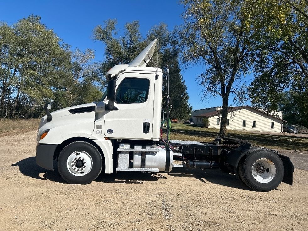 Day Cab Tractor-Heavy Duty Tractors-Freightliner-2019-T12642ST-Brooklyn Park-MN-445,505\n\t\tmiles-$ 25,000 - Image 4