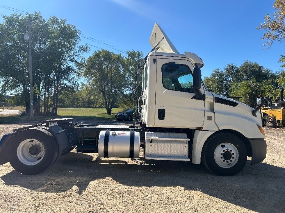 Day Cab Tractor-Heavy Duty Tractors-Freightliner-2019-T12642ST-Brooklyn Park-MN-445,505\n\t\tmiles-$ 25,000 - Image 8