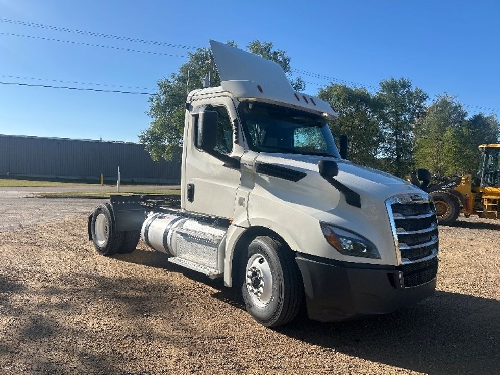 Day Cab Tractor-Heavy Duty Tractors-Freightliner-2019-T12642ST-Brooklyn Park-MN-446,534\n\t\tmiles-$ 25,000 - Image 1