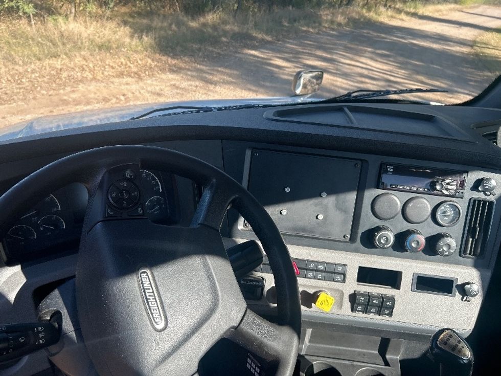 Day Cab Tractor-Heavy Duty Tractors-Freightliner-2019-T12642ST-Brooklyn Park-MN-446,534\n\t\tmiles-$ 25,000 - Image 11