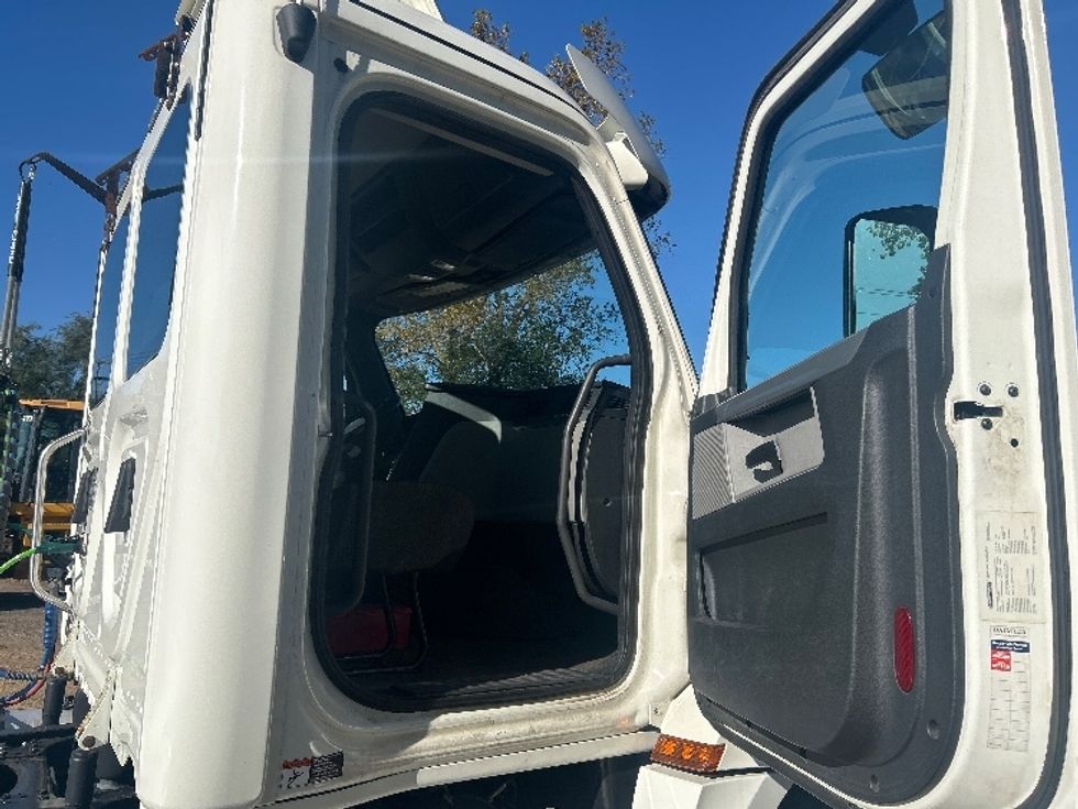Day Cab Tractor-Heavy Duty Tractors-Freightliner-2019-T12642ST-Brooklyn Park-MN-446,534\n\t\tmiles-$ 25,000 - Image 12
