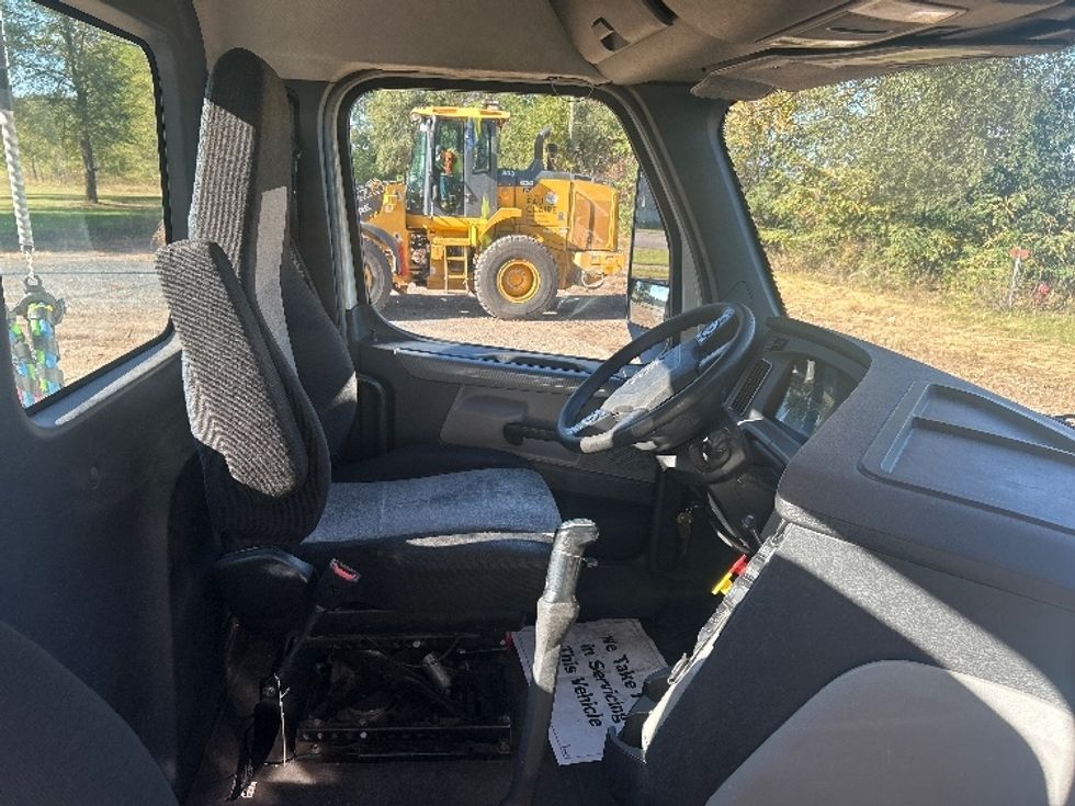 Day Cab Tractor-Heavy Duty Tractors-Freightliner-2019-T12642ST-Brooklyn Park-MN-446,534\n\t\tmiles-$ 25,000 - Image 14