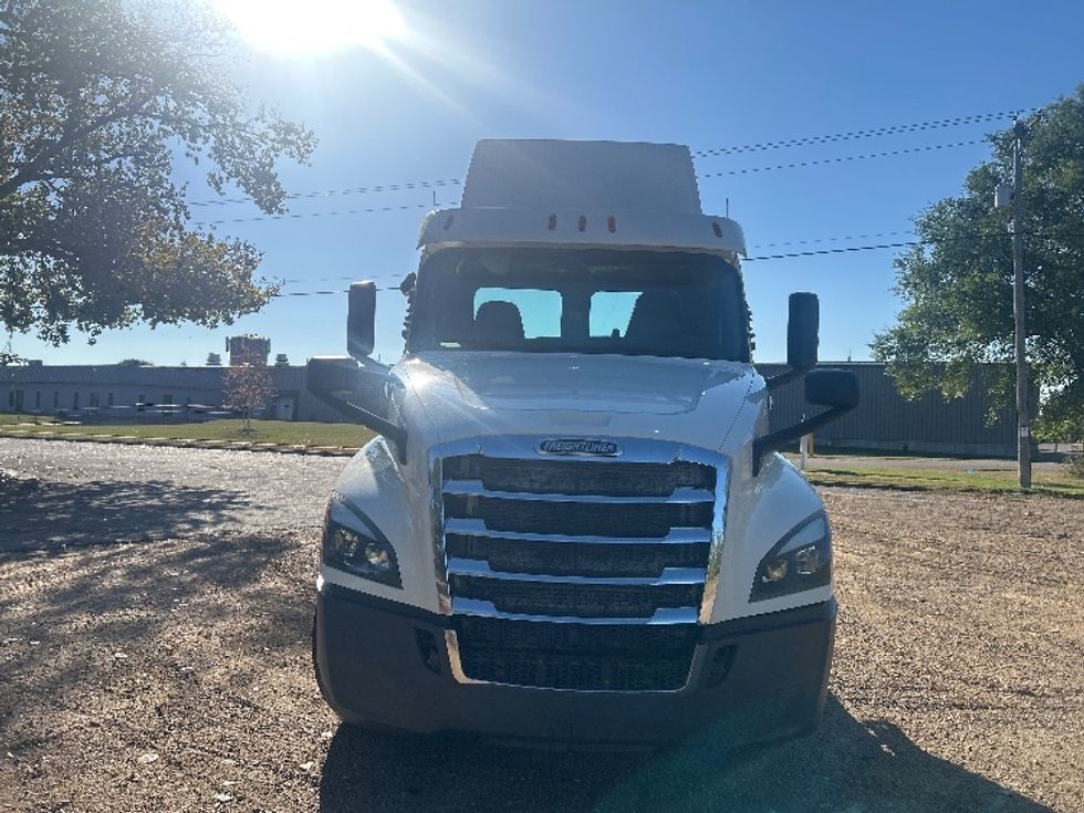 Day Cab Tractor-Heavy Duty Tractors-Freightliner-2019-T12642ST-Brooklyn Park-MN-446,534\n\t\tmiles-$ 25,000 - Image 2