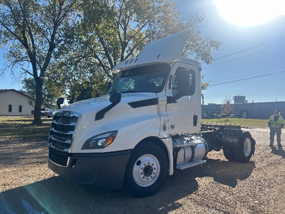 Day Cab Tractor-Heavy Duty Tractors-Freightliner-2019-T12642ST-Brooklyn Park-MN-446,534\n\t\tmiles-$ 25,000 - Image 3