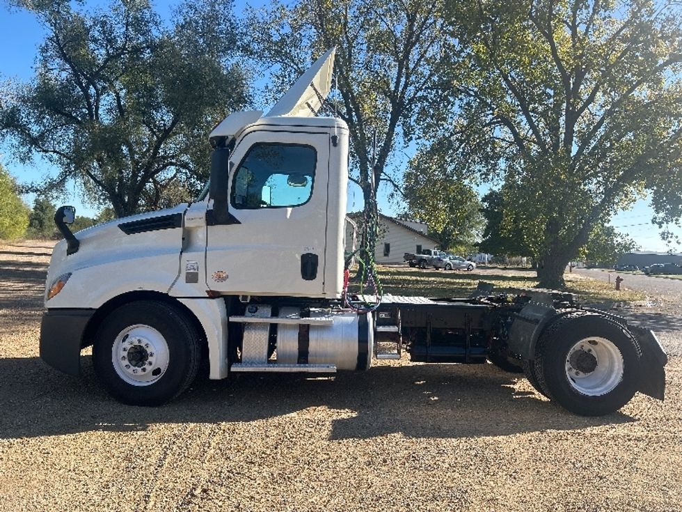 Day Cab Tractor-Heavy Duty Tractors-Freightliner-2019-T12642ST-Brooklyn Park-MN-446,534\n\t\tmiles-$ 25,000 - Image 4