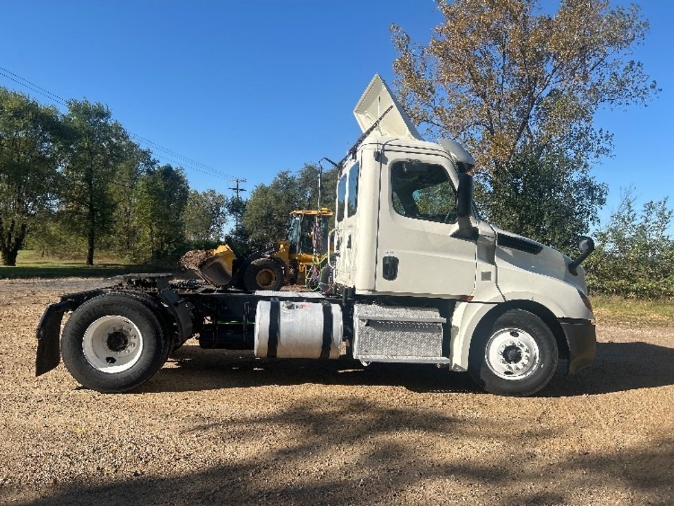 Day Cab Tractor-Heavy Duty Tractors-Freightliner-2019-T12642ST-Brooklyn Park-MN-446,534\n\t\tmiles-$ 25,000 - Image 8