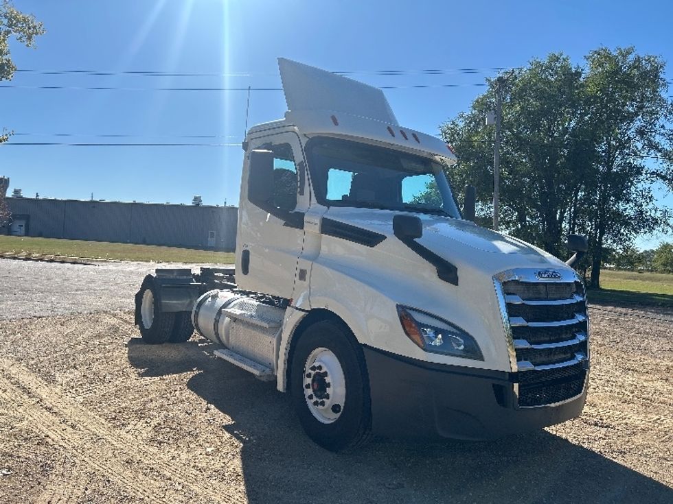Day Cab Tractor-Heavy Duty Tractors-Freightliner-2019-T12642ST-Brooklyn Park-MN-458,341\n\t\tmiles-$ 24,500 - Image 1