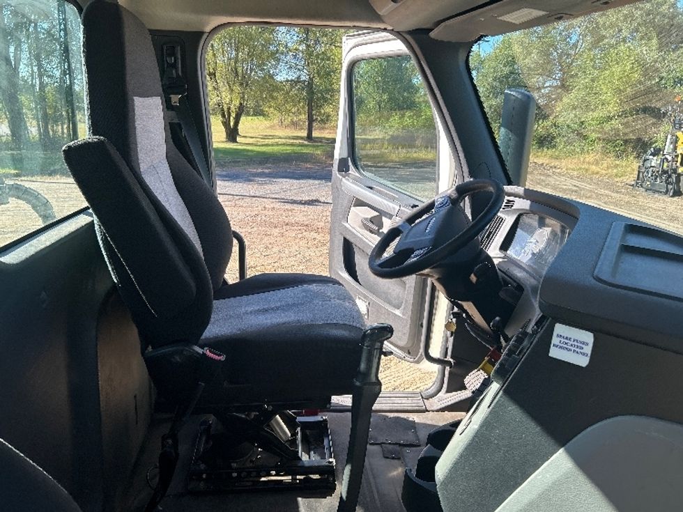Day Cab Tractor-Heavy Duty Tractors-Freightliner-2019-T12642ST-Brooklyn Park-MN-458,341\n\t\tmiles-$ 24,500 - Image 14