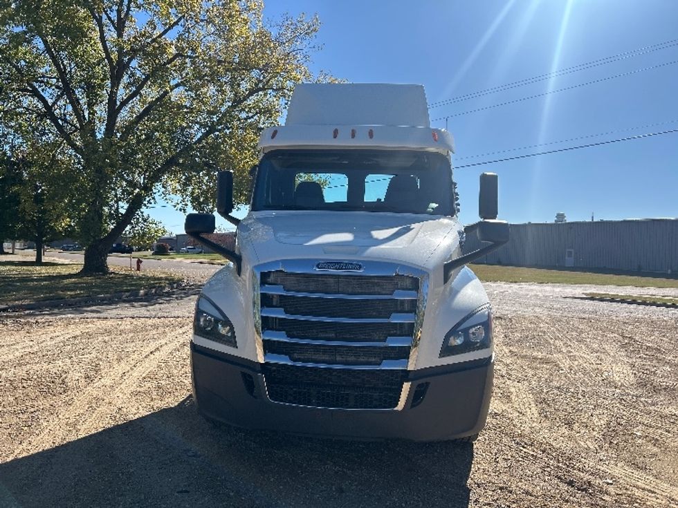 Day Cab Tractor-Heavy Duty Tractors-Freightliner-2019-T12642ST-Brooklyn Park-MN-458,341\n\t\tmiles-$ 24,500 - Image 2