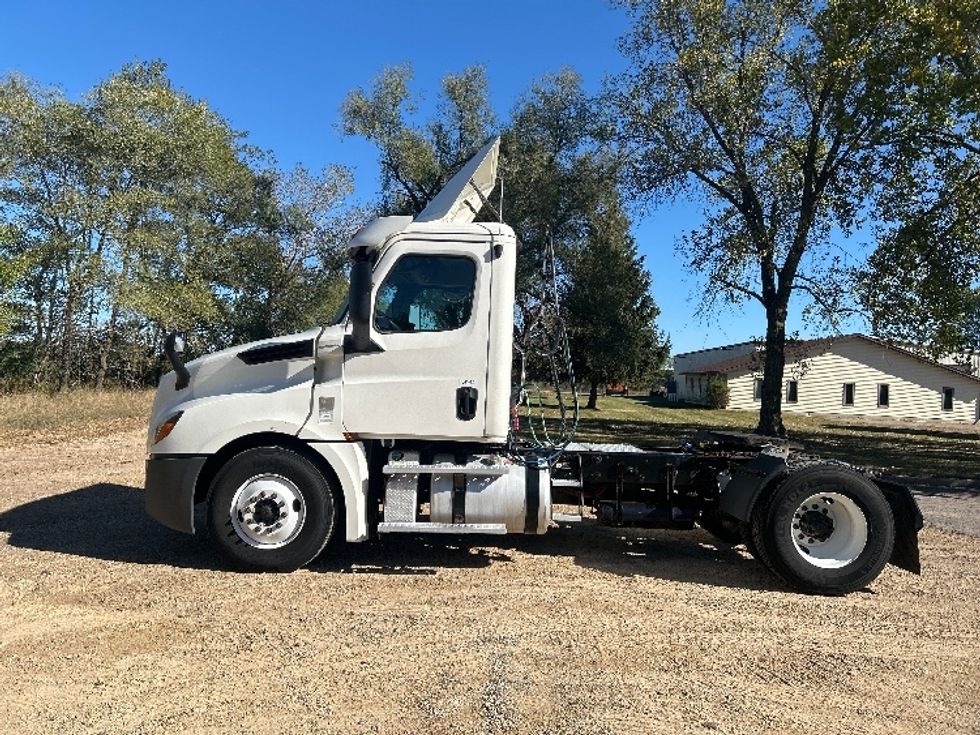 Day Cab Tractor-Heavy Duty Tractors-Freightliner-2019-T12642ST-Brooklyn Park-MN-458,341\n\t\tmiles-$ 24,500 - Image 4
