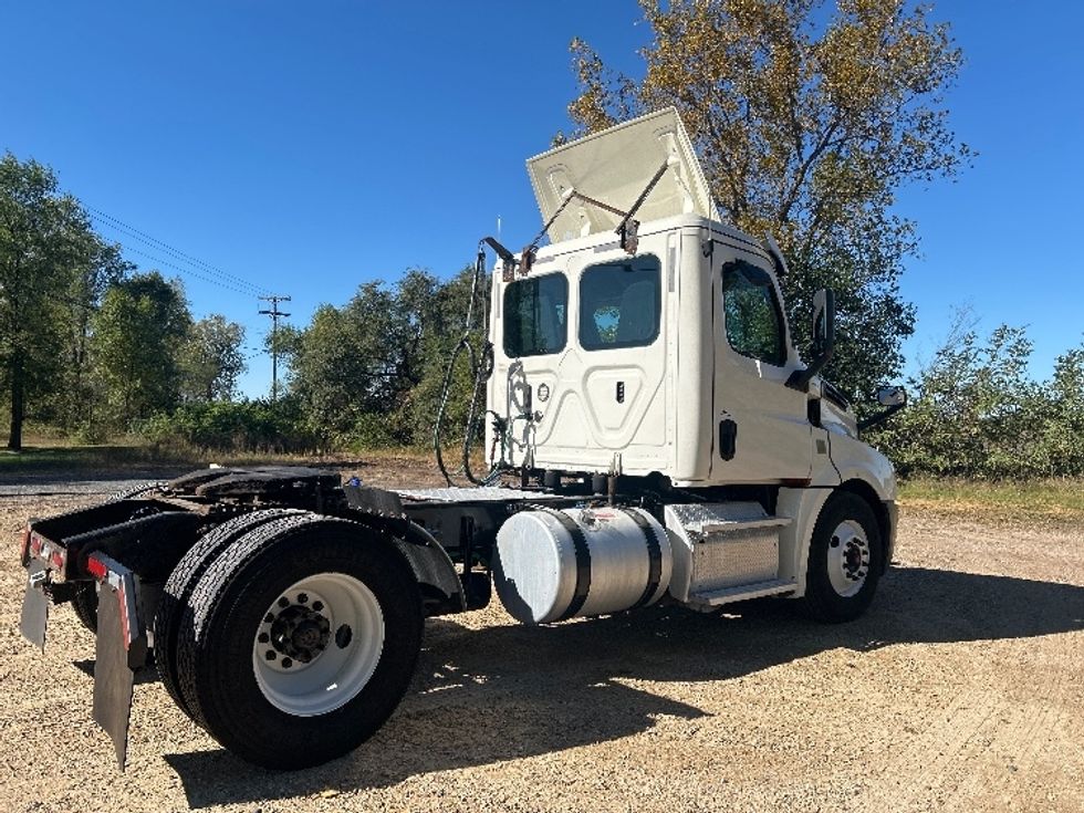 Day Cab Tractor-Heavy Duty Tractors-Freightliner-2019-T12642ST-Brooklyn Park-MN-458,341\n\t\tmiles-$ 24,500 - Image 7