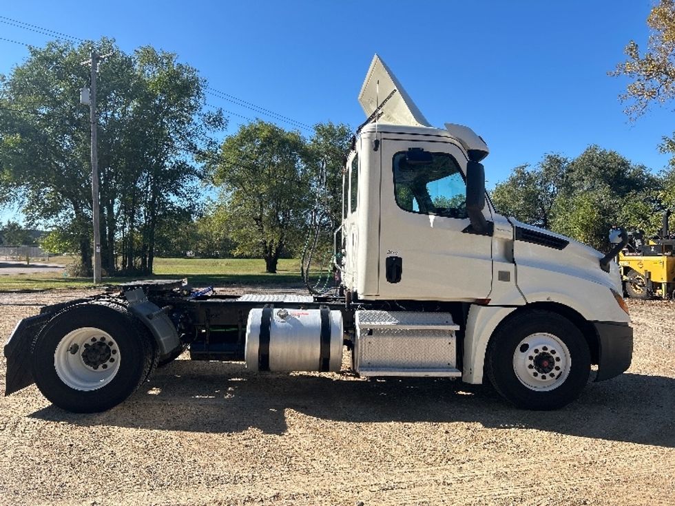 Day Cab Tractor-Heavy Duty Tractors-Freightliner-2019-T12642ST-Brooklyn Park-MN-458,341\n\t\tmiles-$ 24,500 - Image 8