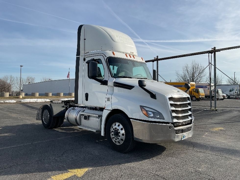 Day Cab Tractor-Heavy Duty Tractors-Freightliner-2019-T12642ST-Buffalo-NY-545,015\n\t\tmiles-$ 31,000 - Image 1