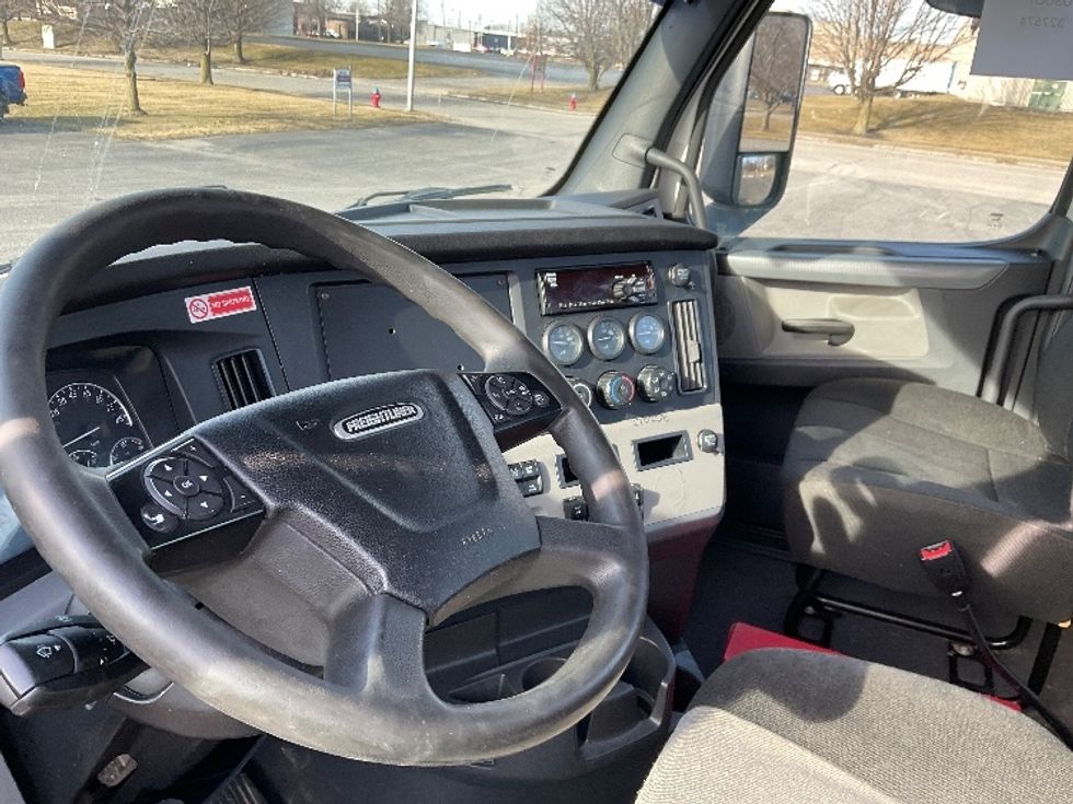 Day Cab Tractor-Heavy Duty Tractors-Freightliner-2019-T12642ST-Buffalo-NY-545,015\n\t\tmiles-$ 31,000 - Image 10