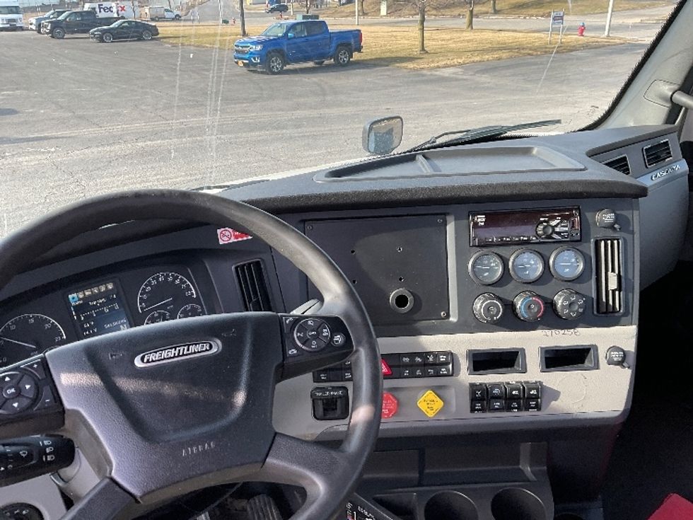 Day Cab Tractor-Heavy Duty Tractors-Freightliner-2019-T12642ST-Buffalo-NY-545,015\n\t\tmiles-$ 31,000 - Image 11