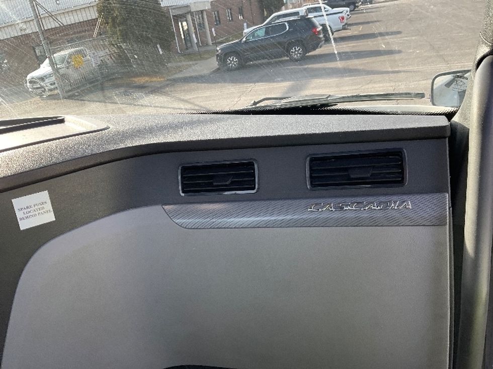 Day Cab Tractor-Heavy Duty Tractors-Freightliner-2019-T12642ST-Buffalo-NY-545,015\n\t\tmiles-$ 31,000 - Image 13