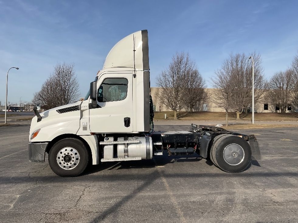 Day Cab Tractor-Heavy Duty Tractors-Freightliner-2019-T12642ST-Buffalo-NY-545,015\n\t\tmiles-$ 31,000 - Image 4