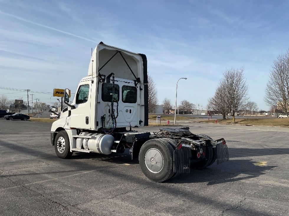 Day Cab Tractor-Heavy Duty Tractors-Freightliner-2019-T12642ST-Buffalo-NY-545,015\n\t\tmiles-$ 31,000 - Image 5