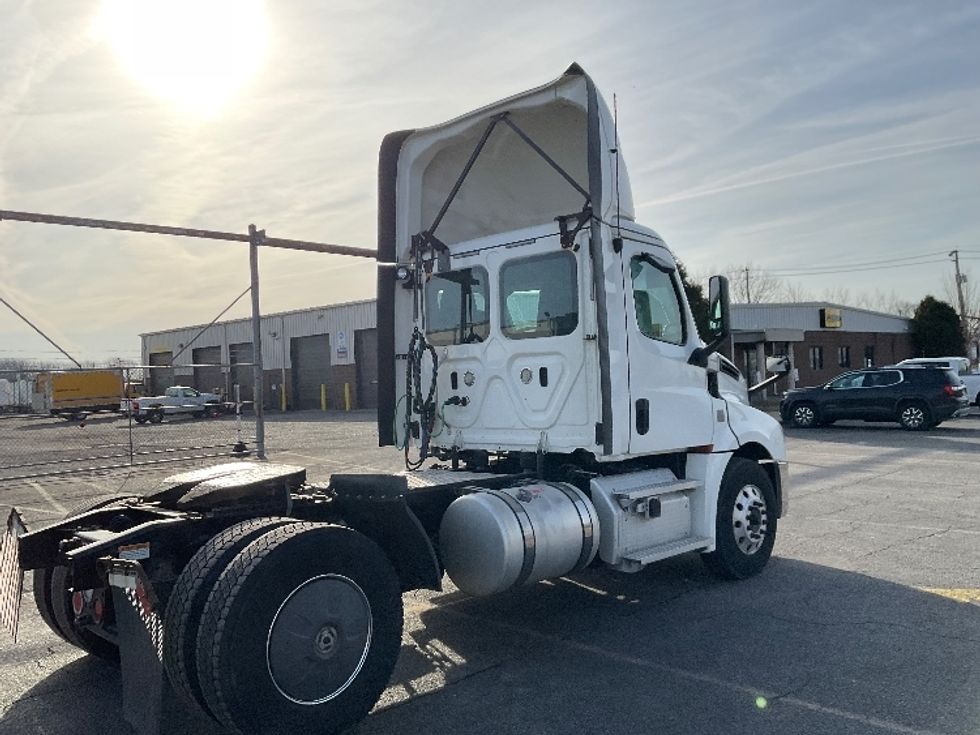 Day Cab Tractor-Heavy Duty Tractors-Freightliner-2019-T12642ST-Buffalo-NY-545,015\n\t\tmiles-$ 31,000 - Image 7
