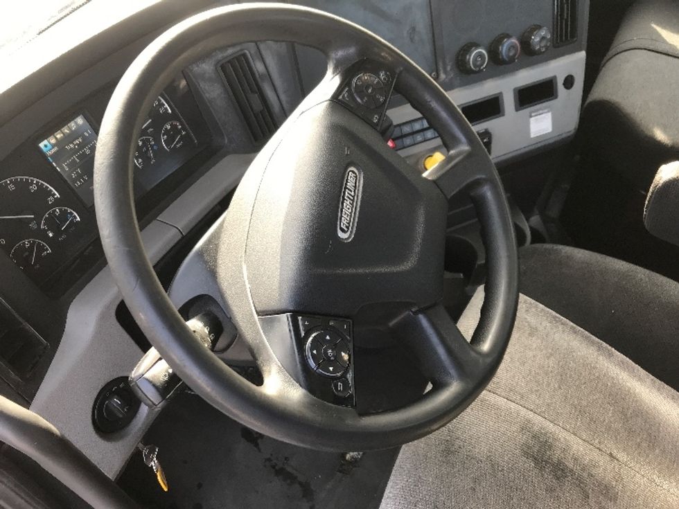 Day Cab Tractor-Heavy Duty Tractors-Freightliner-2019-T12642ST-Burlington-NJ-389,451\n\t\tmiles-$ 40,750 - Image 10