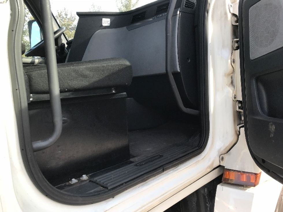 Day Cab Tractor-Heavy Duty Tractors-Freightliner-2019-T12642ST-Burlington-NJ-389,451\n\t\tmiles-$ 40,750 - Image 12