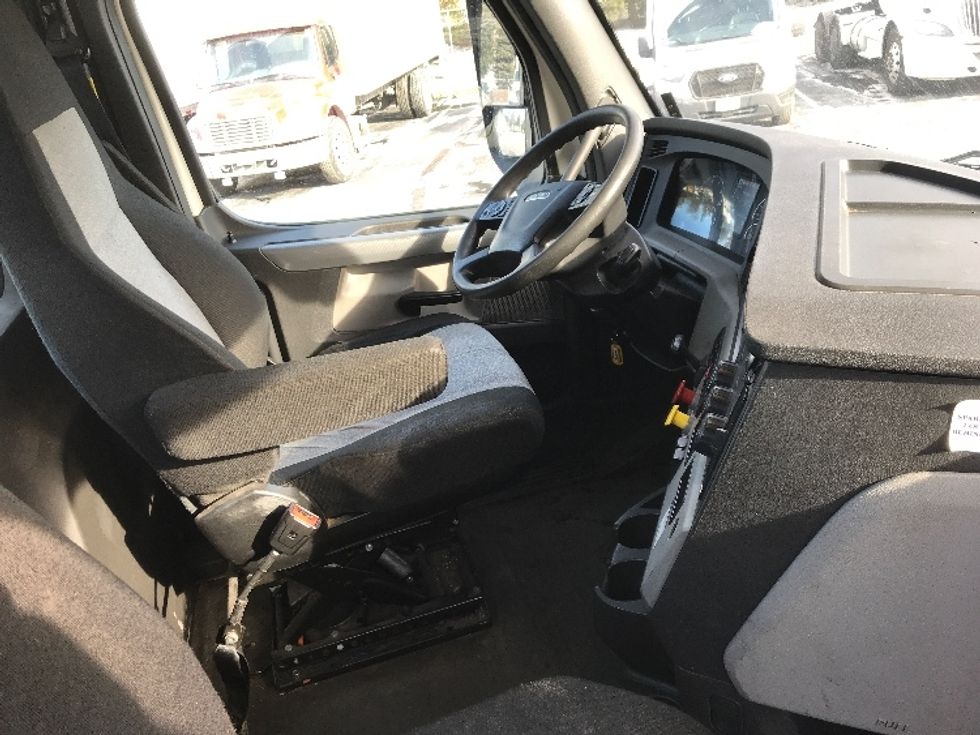 Day Cab Tractor-Heavy Duty Tractors-Freightliner-2019-T12642ST-Burlington-NJ-389,451\n\t\tmiles-$ 40,750 - Image 14