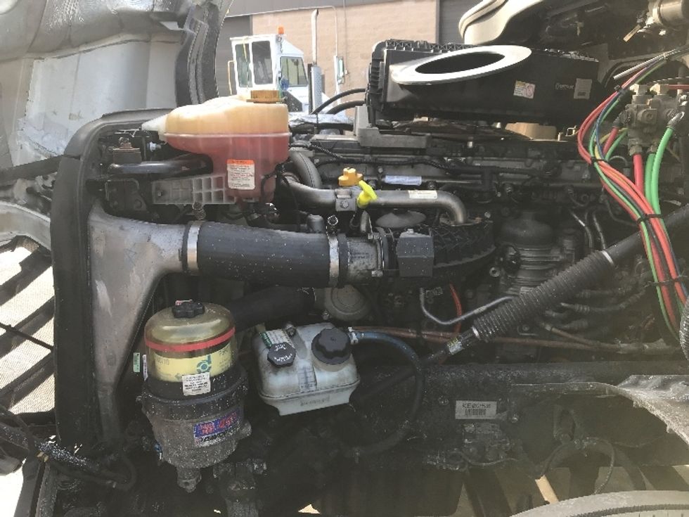 Day Cab Tractor-Heavy Duty Tractors-Freightliner-2019-T12642ST-Burlington-NJ-389,451\n\t\tmiles-$ 40,750 - Image 16