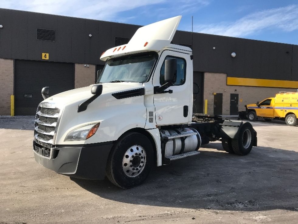 Day Cab Tractor-Heavy Duty Tractors-Freightliner-2019-T12642ST-Burlington-NJ-389,451\n\t\tmiles-$ 40,750 - Image 3