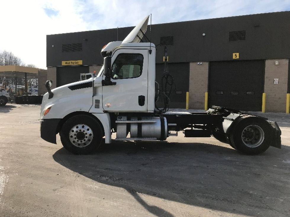Day Cab Tractor-Heavy Duty Tractors-Freightliner-2019-T12642ST-Burlington-NJ-389,451\n\t\tmiles-$ 40,750 - Image 4
