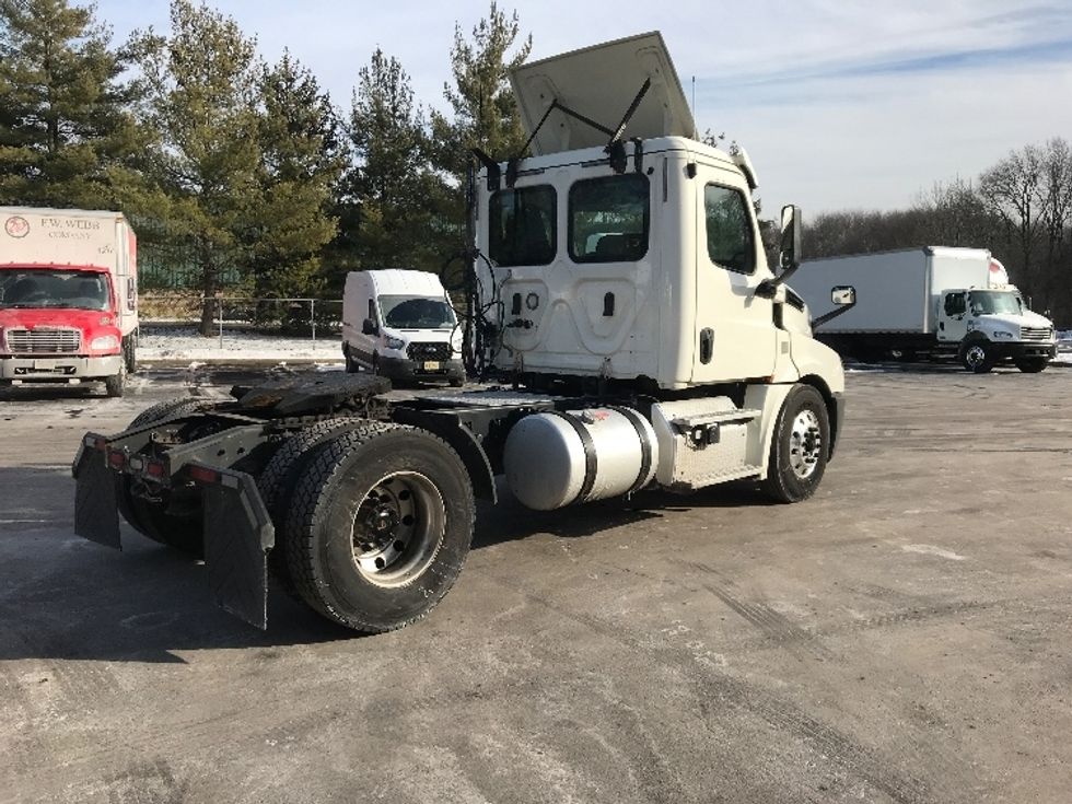 Day Cab Tractor-Heavy Duty Tractors-Freightliner-2019-T12642ST-Burlington-NJ-389,451\n\t\tmiles-$ 40,750 - Image 7