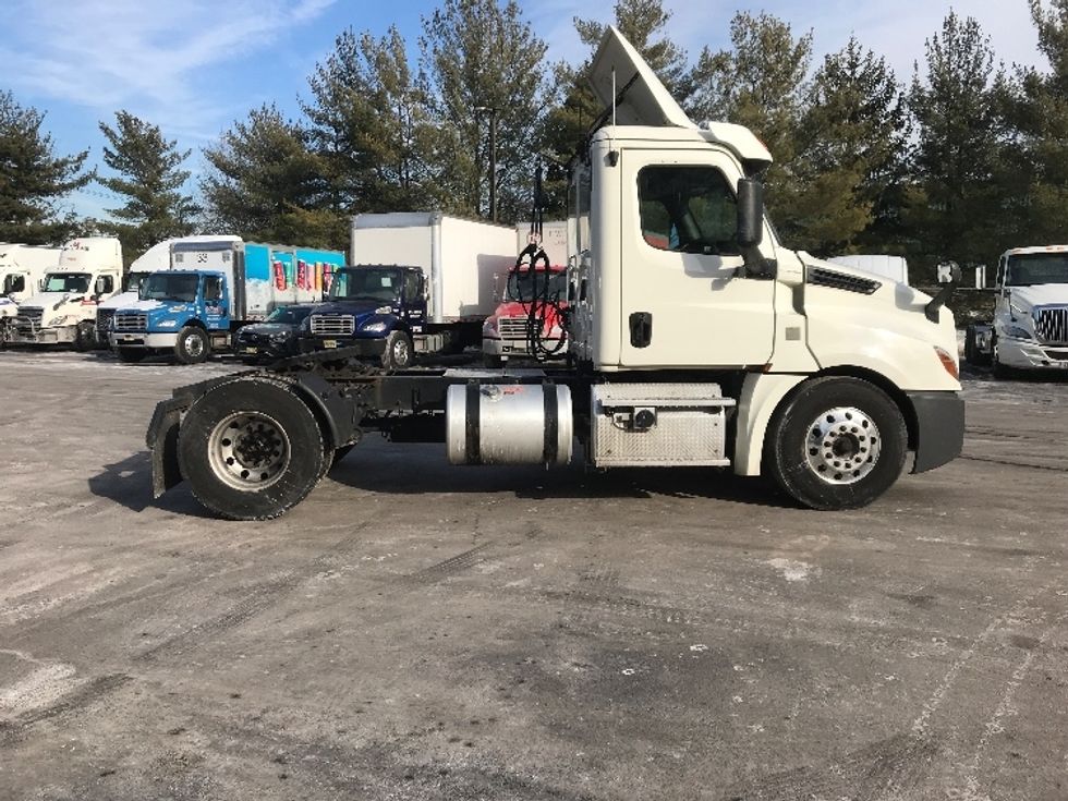 Day Cab Tractor-Heavy Duty Tractors-Freightliner-2019-T12642ST-Burlington-NJ-389,451\n\t\tmiles-$ 40,750 - Image 8