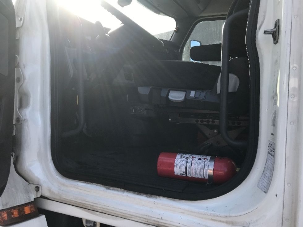 Day Cab Tractor-Heavy Duty Tractors-Freightliner-2019-T12642ST-Burlington-NJ-389,451\n\t\tmiles-$ 40,750 - Image 9