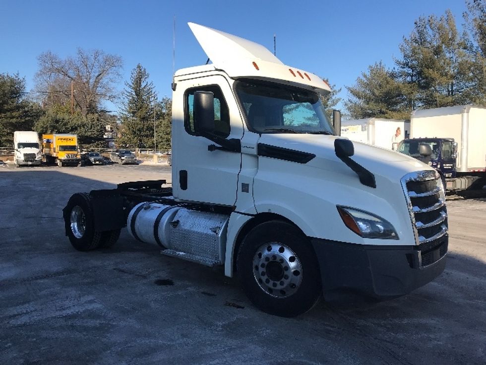 Day Cab Tractor-Heavy Duty Tractors-Freightliner-2019-T12642ST-Burlington-NJ-410,309\n\t\tmiles-$ 39,750 - Image 1