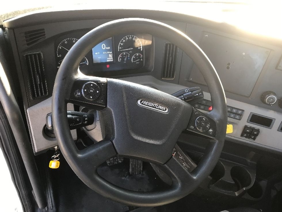 Day Cab Tractor-Heavy Duty Tractors-Freightliner-2019-T12642ST-Burlington-NJ-410,309\n\t\tmiles-$ 39,750 - Image 11