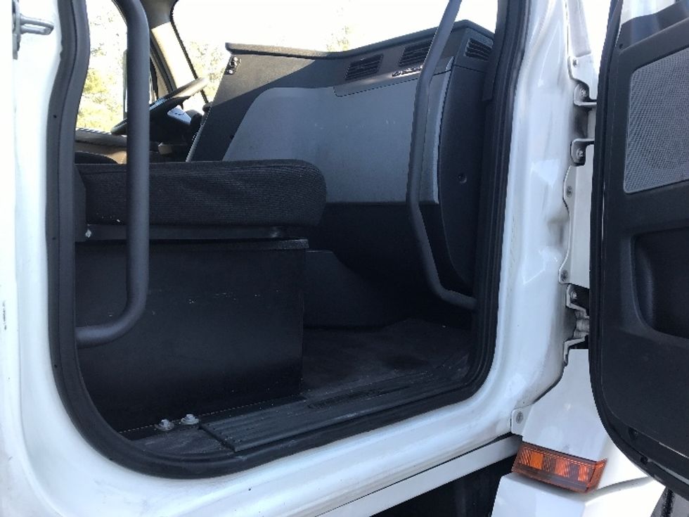 Day Cab Tractor-Heavy Duty Tractors-Freightliner-2019-T12642ST-Burlington-NJ-410,309\n\t\tmiles-$ 39,750 - Image 12