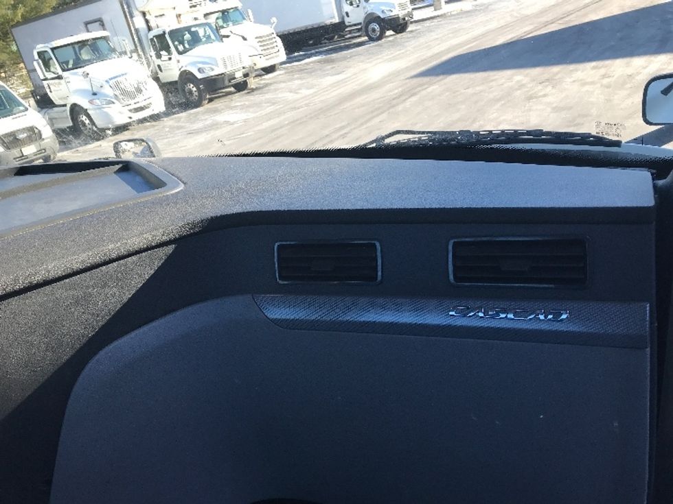 Day Cab Tractor-Heavy Duty Tractors-Freightliner-2019-T12642ST-Burlington-NJ-410,309\n\t\tmiles-$ 39,750 - Image 13