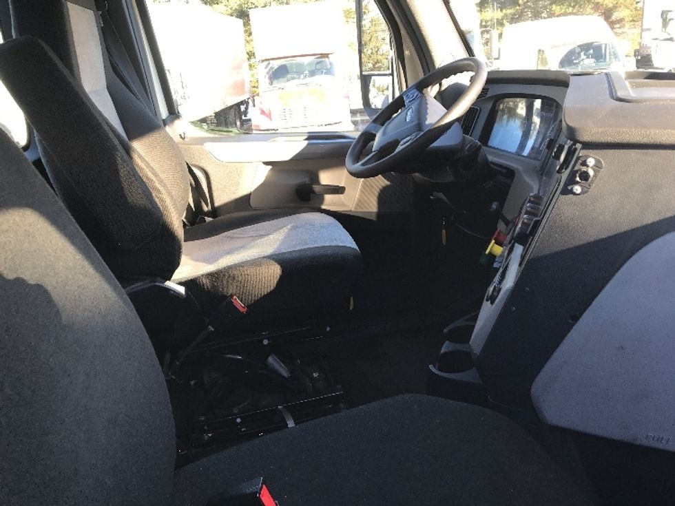 Day Cab Tractor-Heavy Duty Tractors-Freightliner-2019-T12642ST-Burlington-NJ-410,309\n\t\tmiles-$ 39,750 - Image 14