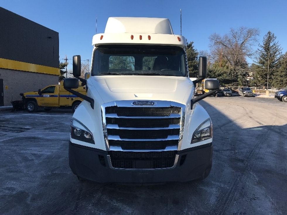 Day Cab Tractor-Heavy Duty Tractors-Freightliner-2019-T12642ST-Burlington-NJ-410,309\n\t\tmiles-$ 39,750 - Image 2