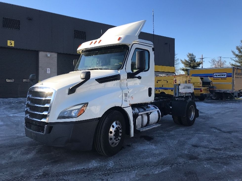 Day Cab Tractor-Heavy Duty Tractors-Freightliner-2019-T12642ST-Burlington-NJ-410,309\n\t\tmiles-$ 39,750 - Image 3