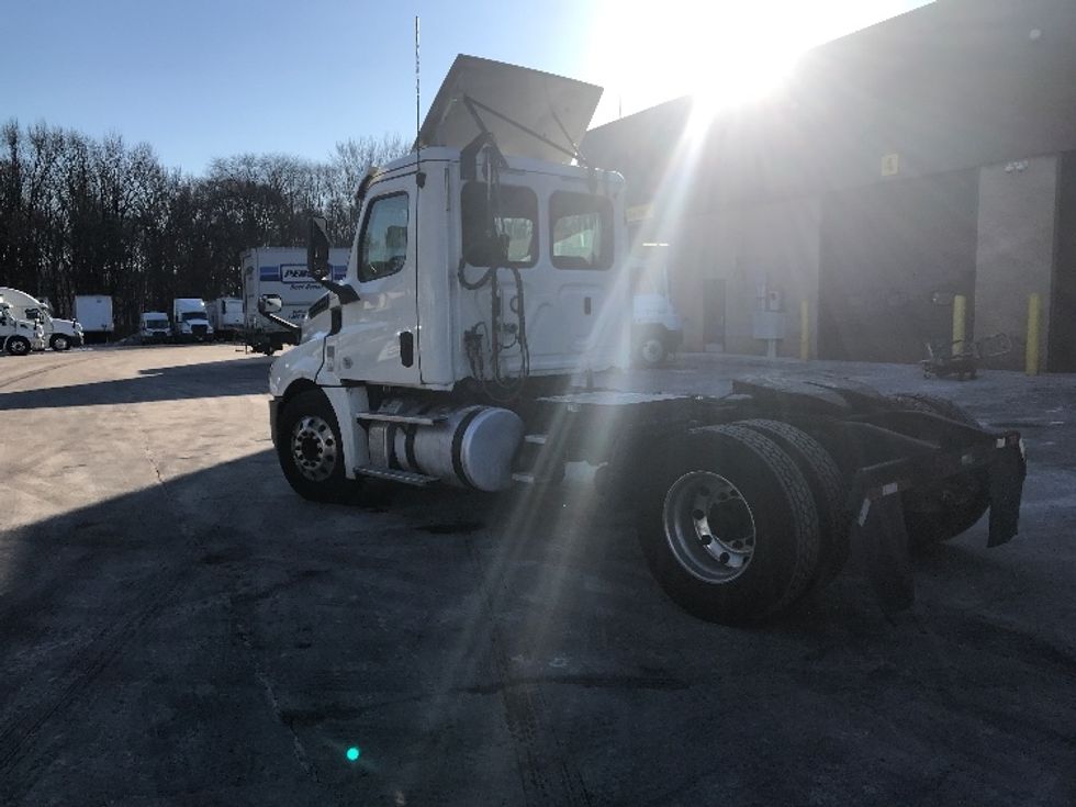 Day Cab Tractor-Heavy Duty Tractors-Freightliner-2019-T12642ST-Burlington-NJ-410,309\n\t\tmiles-$ 39,750 - Image 5