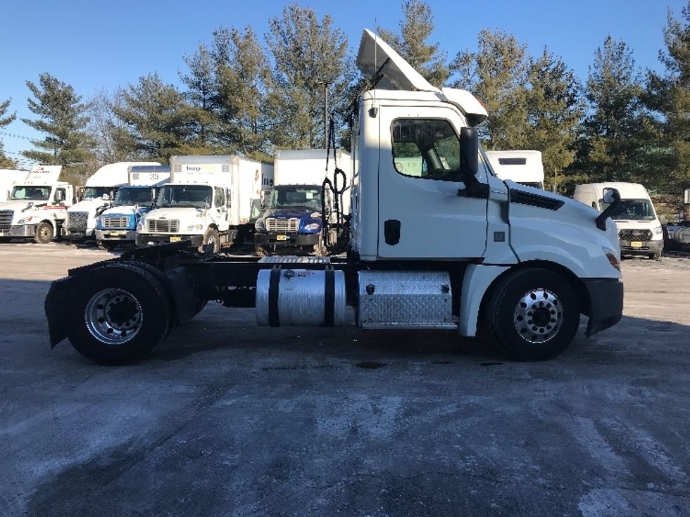 Day Cab Tractor-Heavy Duty Tractors-Freightliner-2019-T12642ST-Burlington-NJ-410,309\n\t\tmiles-$ 39,750 - Image 8