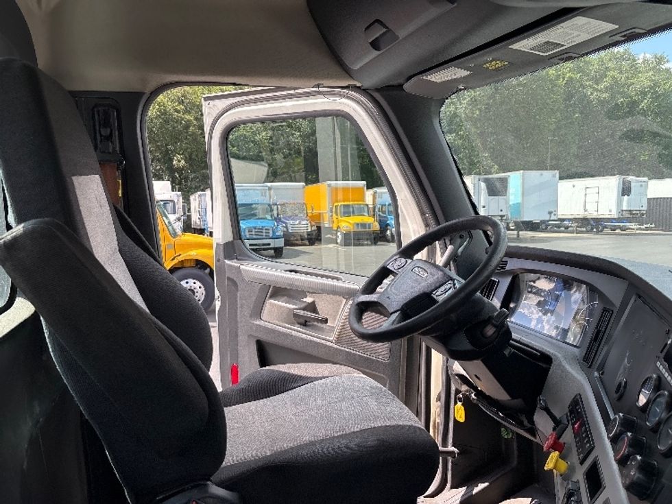 Day Cab Tractor-Heavy Duty Tractors-Freightliner-2019-T12642ST-Burlington-NJ-622,784\n\t\tmiles-$ 24,000 - Image 14