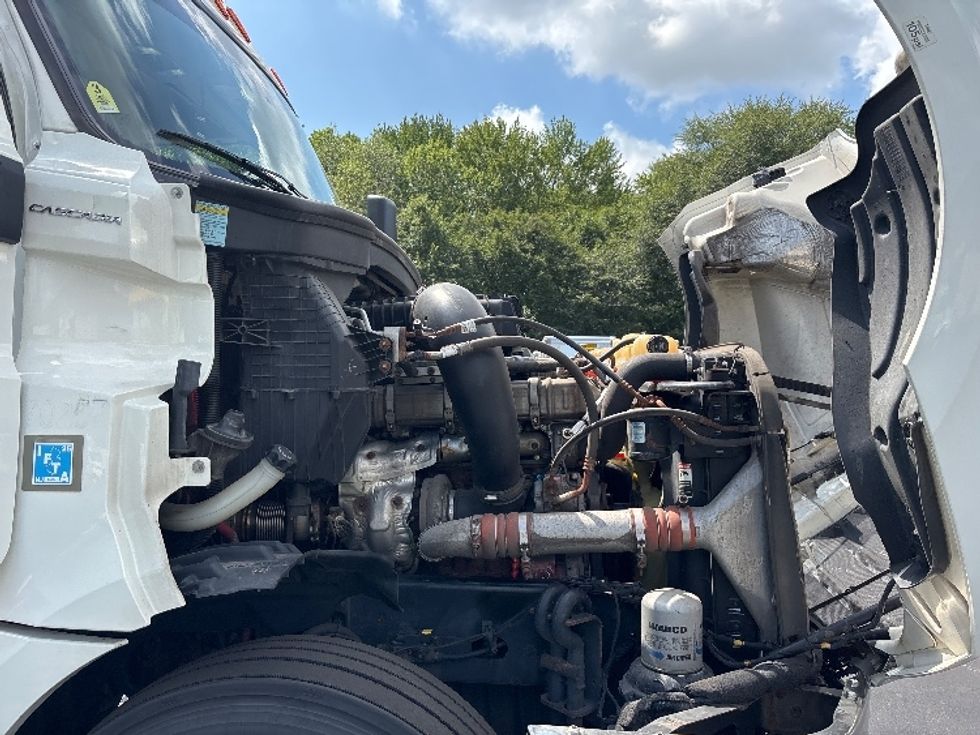 Day Cab Tractor-Heavy Duty Tractors-Freightliner-2019-T12642ST-Burlington-NJ-622,784\n\t\tmiles-$ 24,000 - Image 15