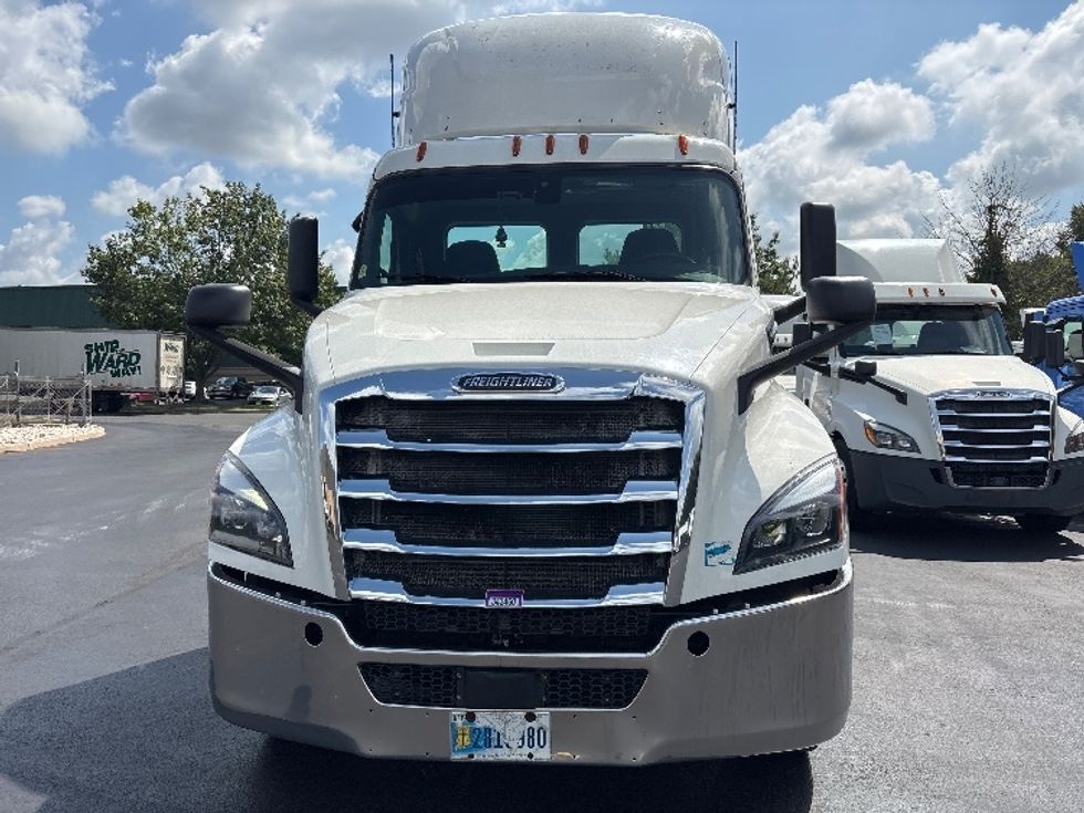 Day Cab Tractor-Heavy Duty Tractors-Freightliner-2019-T12642ST-Burlington-NJ-622,784\n\t\tmiles-$ 24,000 - Image 2