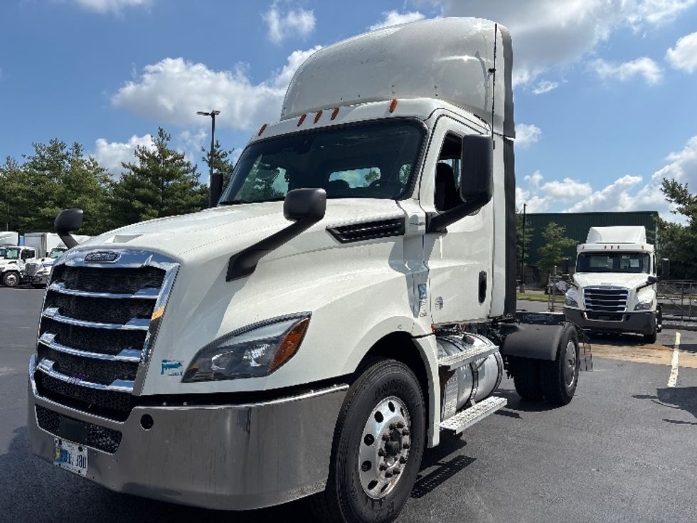 Day Cab Tractor-Heavy Duty Tractors-Freightliner-2019-T12642ST-Burlington-NJ-622,784\n\t\tmiles-$ 24,000 - Image 3