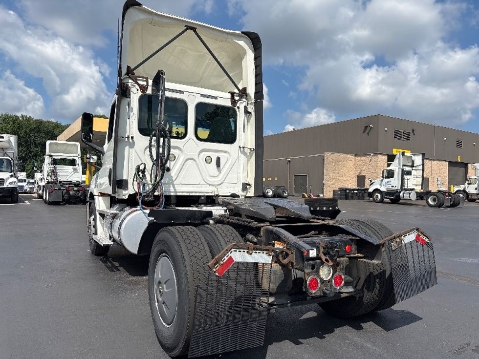 Day Cab Tractor-Heavy Duty Tractors-Freightliner-2019-T12642ST-Burlington-NJ-622,784\n\t\tmiles-$ 24,000 - Image 5