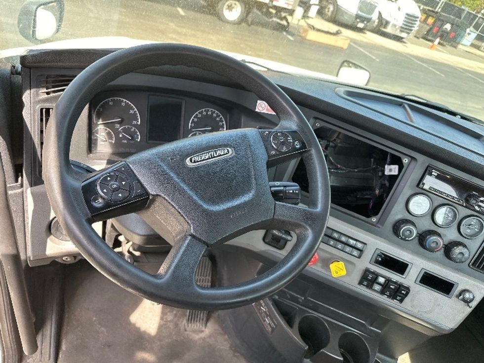 2019 Freightliner Cascadia 126" Day cab photo 10