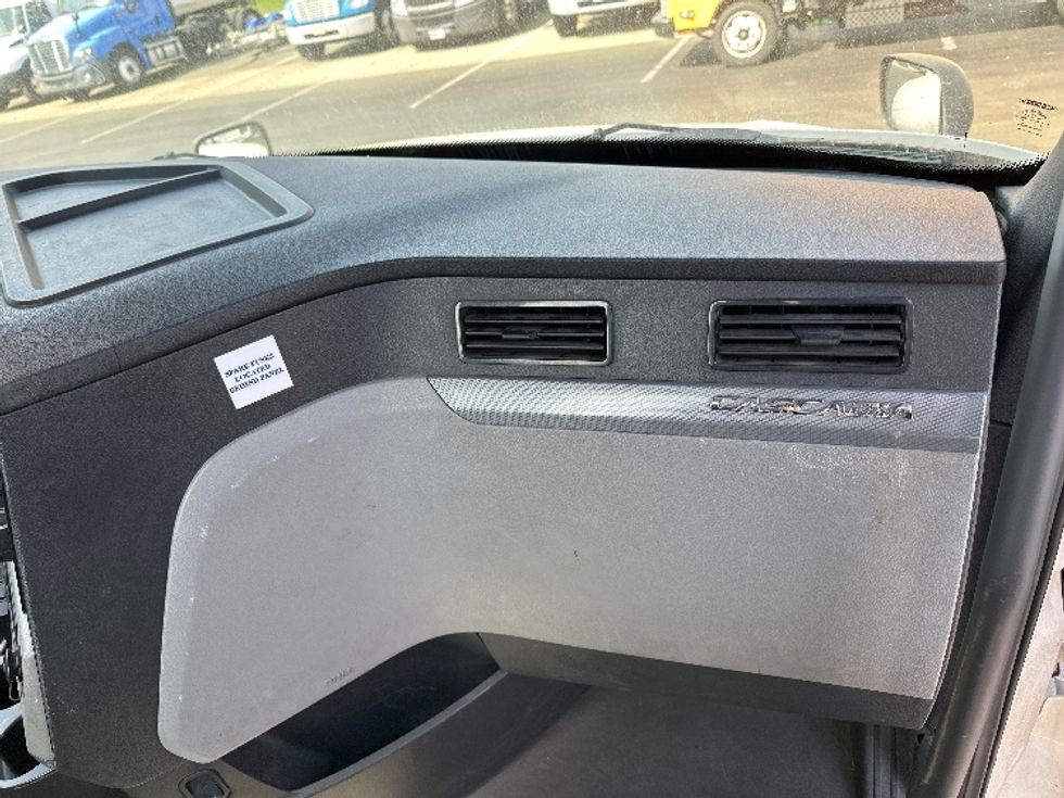 2019 Freightliner Cascadia 126" Day cab photo 12